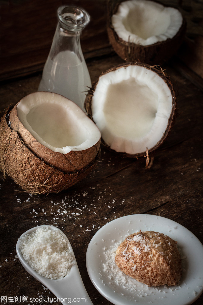 破碎的椰子。對印度食品美味的水果